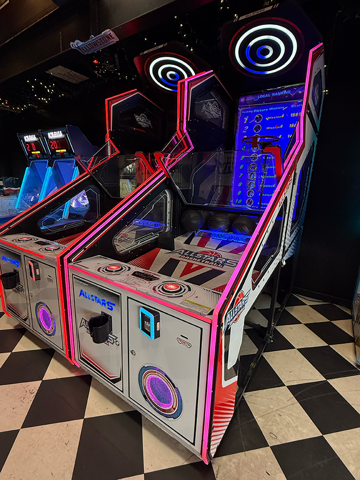 Allstars basketball arcade game at Dyno Bar